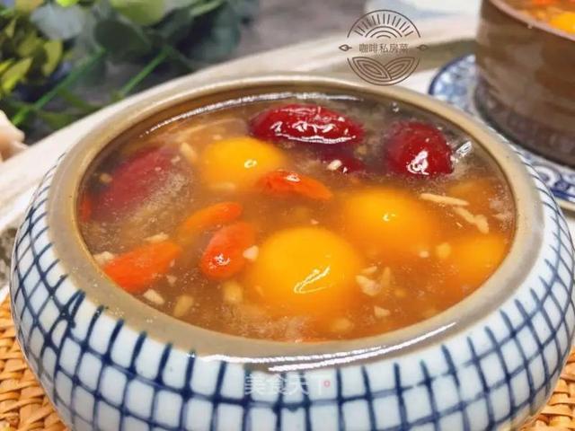 天气凉别再吃冷饮了，试试这道甜品吧！超级好吃又补气血哦