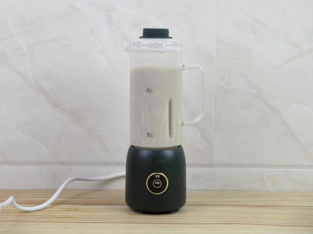 有了臻米迷你破壁机，营养豆浆轻松做，功能丰富用途多