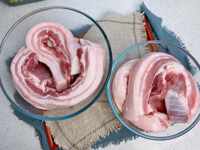 没有地方熏腊肉，试试酱油肉，2步就完成，色泽红亮比腊肉还好吃