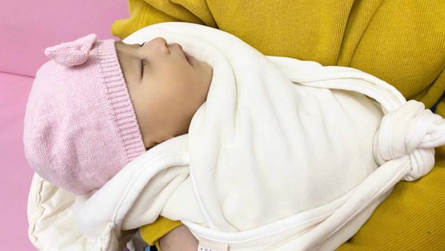 『超级宝妈』有种“幸运”叫何雯娜女儿，专挑父母优点长，长相酷似“洋娃娃”