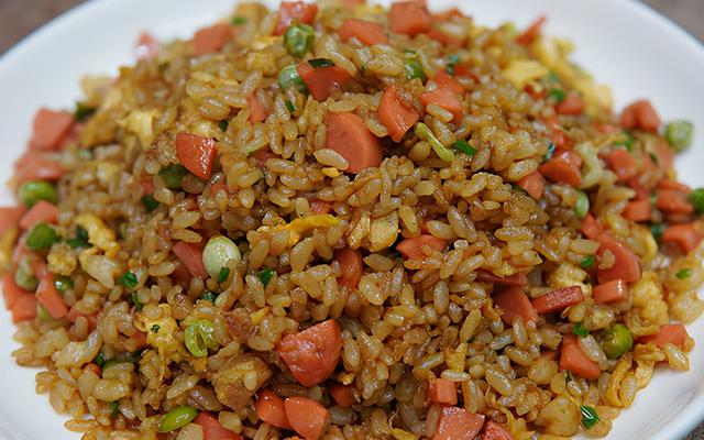 教你做简单的酱油炒饭，不粘锅不糊锅，粒粒分明，颗颗入味