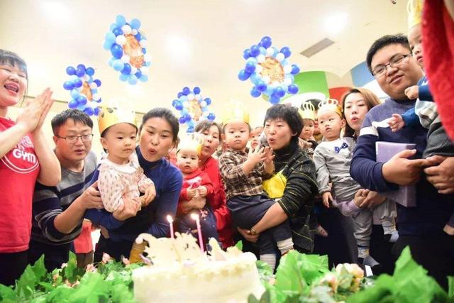 #你的育儿经#孩子该过阳历生日还是阴历？“我生的孩子我做主”，你赞成吗？