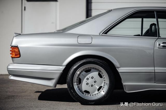 稀有1989年款奔驰560 SEC AMG 6.0宽体将拍卖