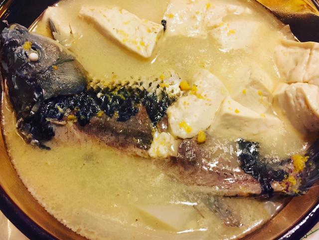 炖鱼汤，3步要做好！记住“2加4不加”，保证浓白鲜美，还不腥