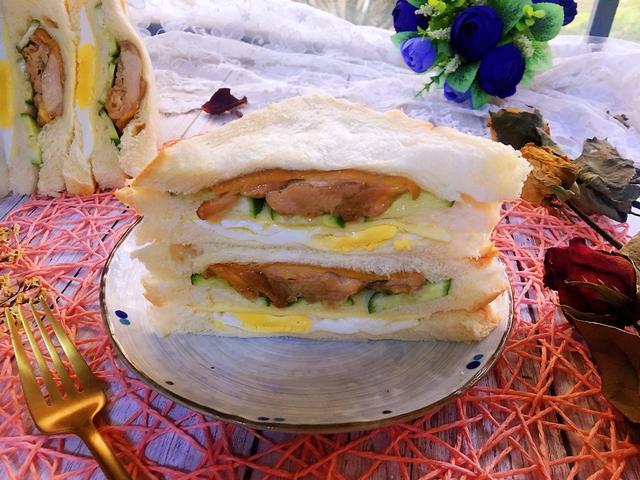 吐司新吃法，加入火腿和鸡蛋，轻松搞定营养早餐