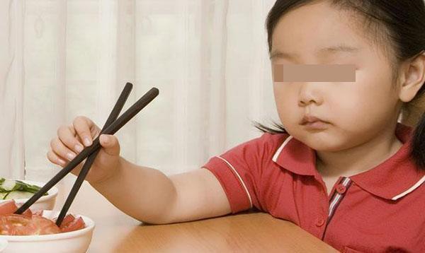 超级宝妈|心理分析：孩子吃饭时有这个表现，长大后往往可能成为“啃老族”