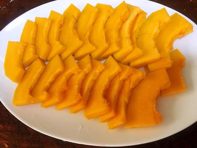 冬天大鱼大肉靠边站，这道蒸菜原汁原味，鲜美又营养