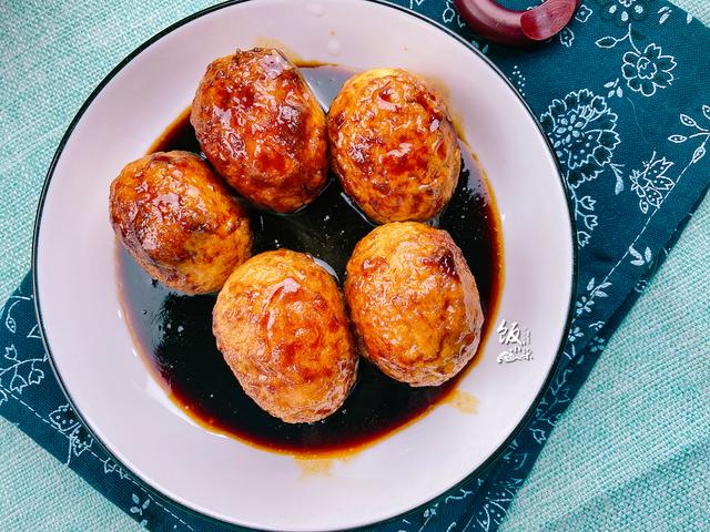 可乐可以烧鸡翅，也可以煮鸡蛋，这样做比茶叶蛋更香，更馋人