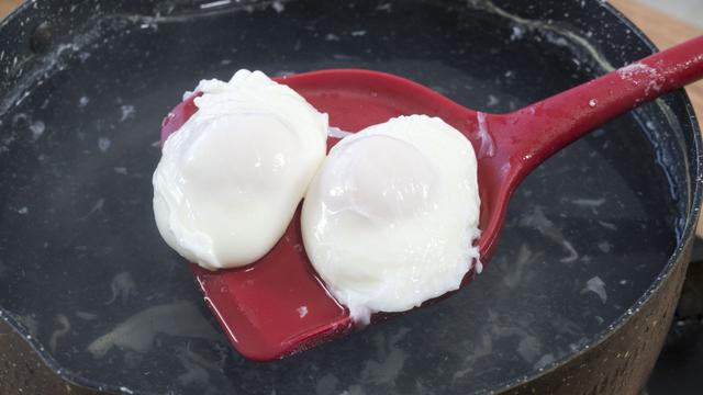 原来水煮荷包蛋这么简单，分享5种做法，做出来又圆又嫩还不散花