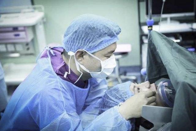 你的育儿经|产妇分娩出现“生理需求”，医生怒斥：只能就地解决