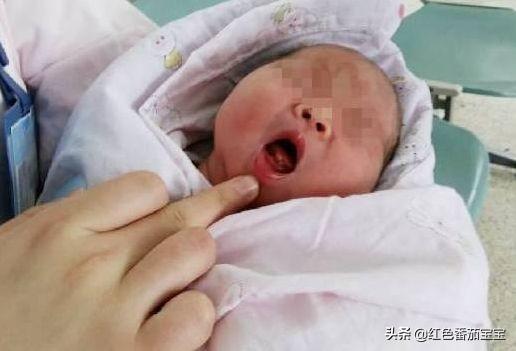 #超级宝妈#孕妈孕期玩手机，不听家人的劝解，结果害了宝宝