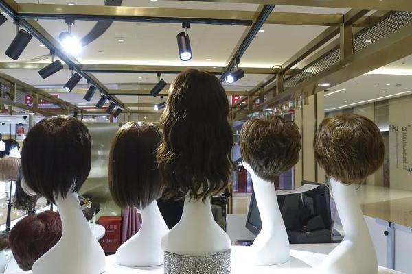 挺“秃”然的！我国超2.5亿人受脱发困扰，过半数植发者是90后