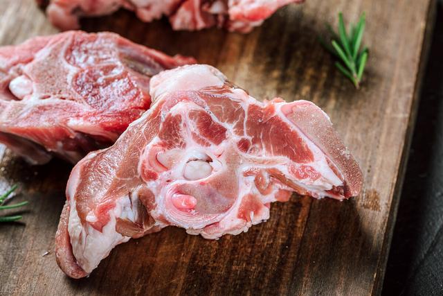 内行人买羊肉，特地挑选这5个部位，羊肉摊主：一看就知道是懂行