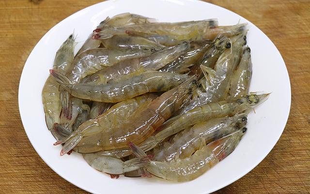 白灼大虾吃腻了，试试这道蒜香茄汁虾，酸甜适口，Q弹入味很好吃