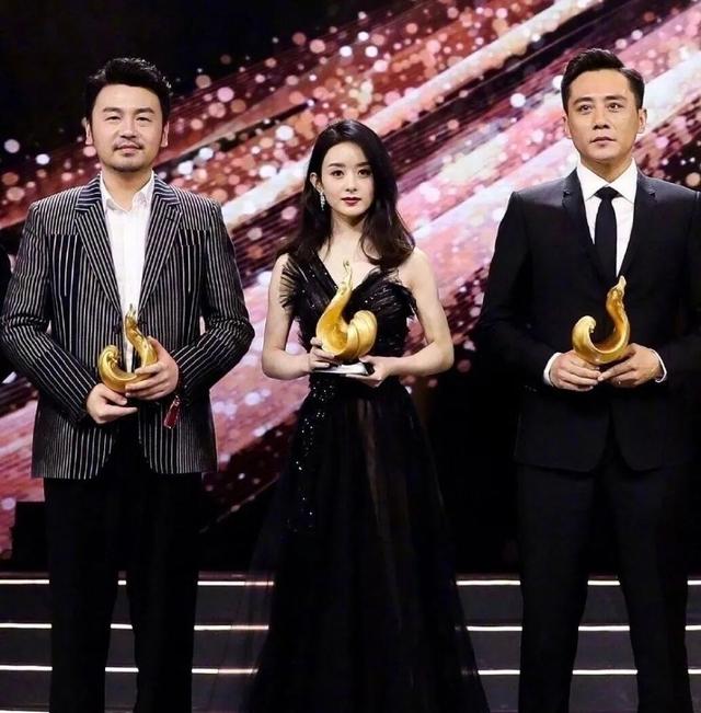 资讯早知道@红人馆 | 赵丽颖的头只有你的口罩一半大