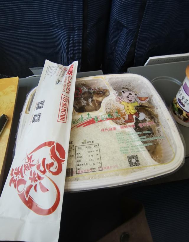 「超级宝妈」酸儿辣女真的靠谱？孕妈妈突然想吃油泼辣子冰淇淋把爸爸愁哭
