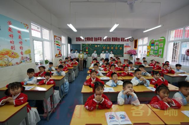 河南日报■信阳幼儿园和中小学校全面复课，“神兽”归笼意如何？市委书记帮你去探班