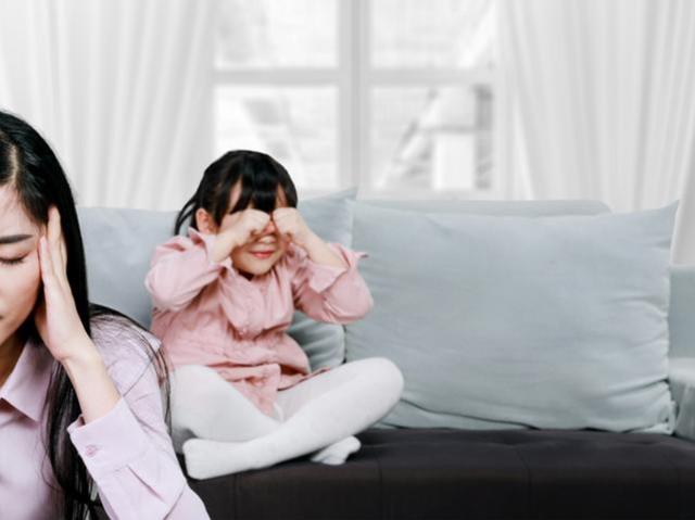 【你的育儿经】孩子乱发脾气，父母不要头疼，学会这5招来应对孩子的哭闹