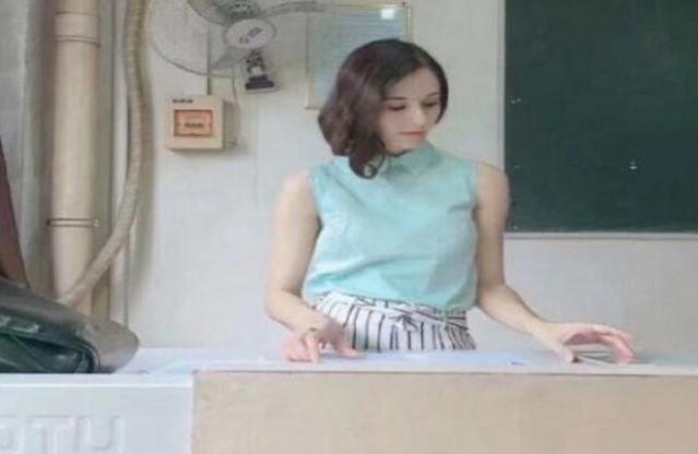 你的育儿经@“女神老师”火了，长相身材酷似迪丽热巴，网友：想回去读书