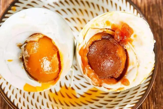 腌咸蛋的传统做法，不用裹泥，不用盐水，28天流油起沙