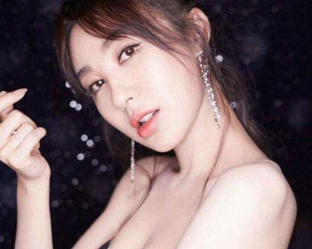 资讯早知道|李菲儿跟黄晓明分手后,开启了“野蛮式发育”,如今33岁活出自我