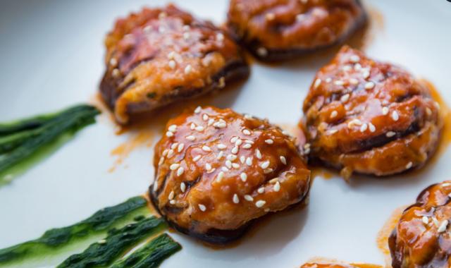 快过年了，多学几道花式菜品，茄子做成灯笼的样子，好吃又好看