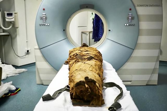 「新闻晨报」3000年前的埃及木乃伊在实验室里开口说话，但这声音或许并不像他的