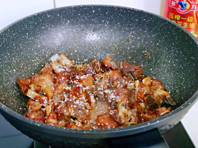 家常版的糖醋排骨，简单易做，鲜香入味，好吃得不得了