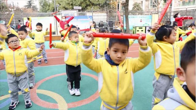 幼儿足球嘉年华 快乐时光炫彩童年