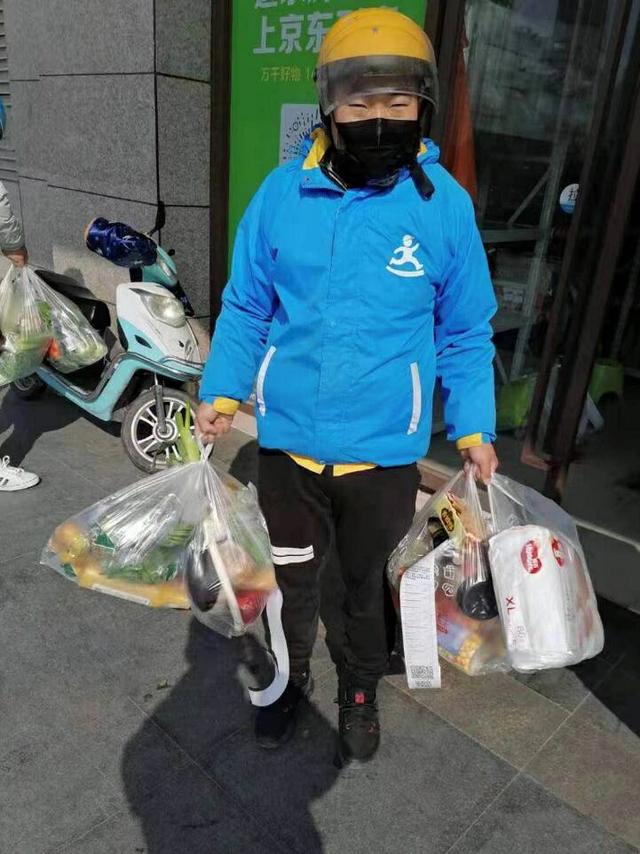 上游新闻▲稳住“菜篮子”！达达集团携手零售商超、社区生鲜连锁保障生鲜供应