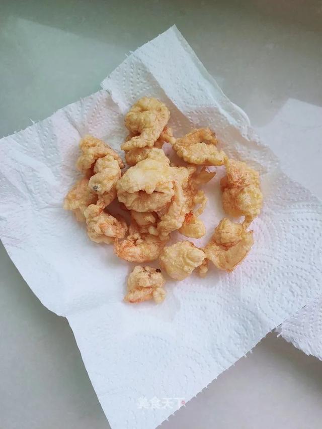 炸虾仁：外酥里嫩，营养美味，好吃到停不下来