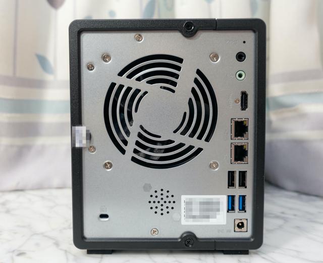 超详细Emby和Jellyfin对比！威联通TS-551：挂黑裙，转原盘如何？