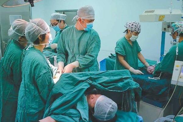 超级宝妈：产妇拒绝男医生“刮毛”，想让丈夫来帮忙，医生：你相信他吗？