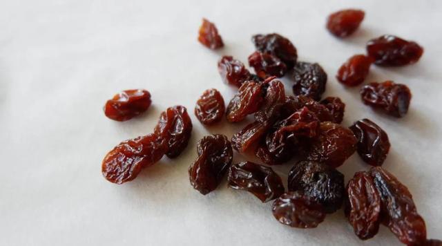 葡萄干|葡萄干加它泡一泡，补肝肾、养气血、降血压！名老中医都爱吃