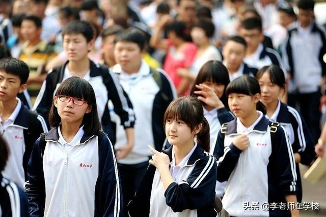 月儿弯|初中是孩子的转折点,家长不用慌张焦急,记得下面这四条释放压力