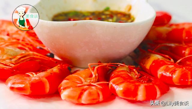 煮白灼虾时，沸水下锅就错了，大厨教你一招，虾肉鲜嫩多汁又不腥