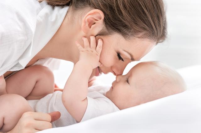 #你的育儿经#母乳喂养到啥时候好？太短太长均不好，超过这个周数宝宝智商更高