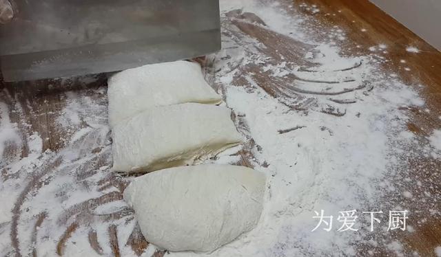 我家烧饼就爱这样做，锅里烙一烙，个个柔软劲道，比吃南瓜饼还香