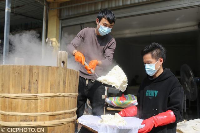 制作|贵州关岭：赶制二块粑迎新年