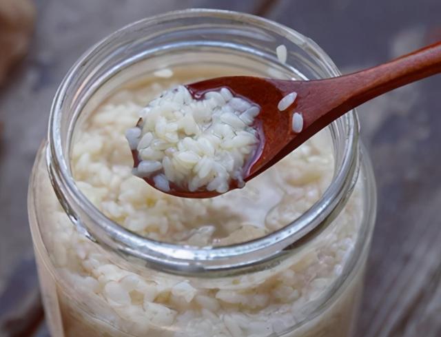 在家自制米酒，牢记“1泡2蒸3搓”，酒酿甘甜清香，不易变质