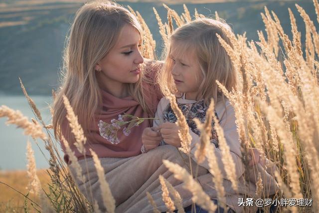 「超级宝妈」女孩穷养与富养区别有多大？比贫穷更可怕事情，到底是什么？