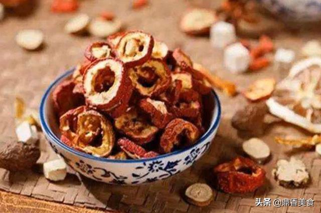 卤猪肉时，牢记"2不放"，卤肉鲜香红亮味道正，不腥不柴又入味