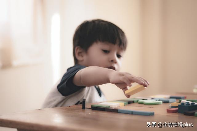 金牌大叔|?孩子突然变“不乖”？可能到了性格“敏感期”，家长要区别对待
