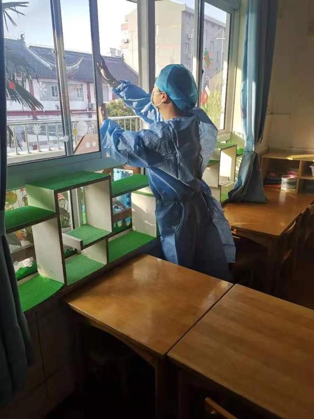 超级宝妈|透明隔离板用餐 错向而睡，幼儿园开学在即 为幼儿筑起一道坚固的“防护墙”