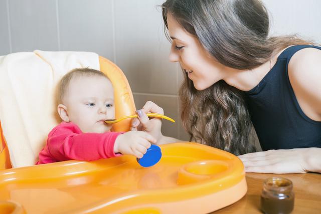 超级宝妈：黄疸、湿疹、吐奶、眼屎、红臀、肠绞痛...新生儿十大问题一次讲