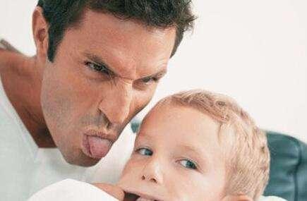 你的育儿经▲常陪孩子玩这5个亲子游戏，拉近亲子关系，让孩子越玩大脑越灵活