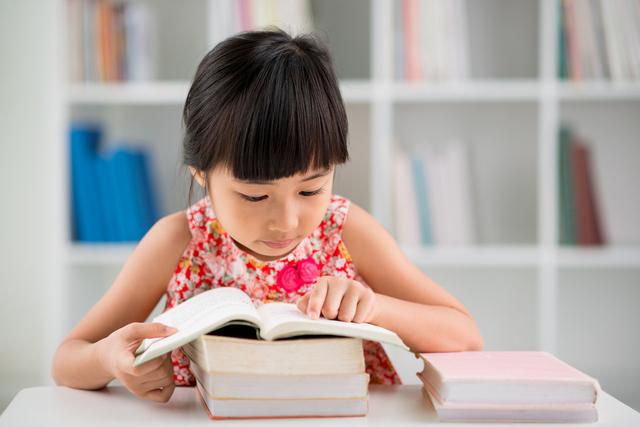 【超级宝妈】“我儿子又让送水彩笔”：收拾书包这事情，还是让孩子自己来