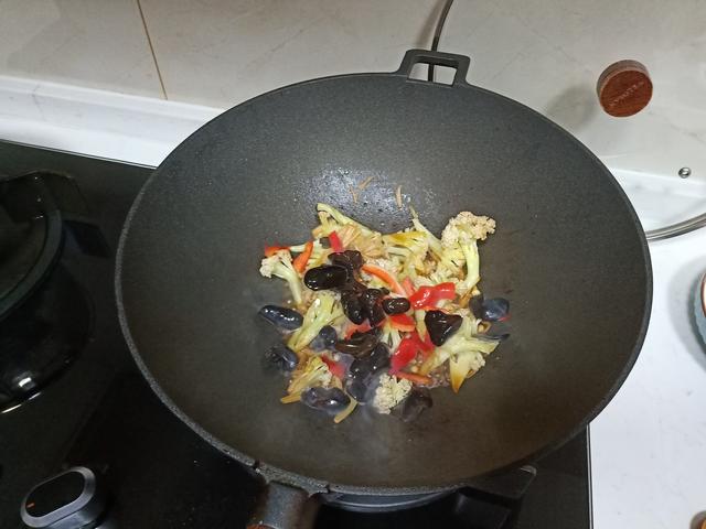 18线小城镇老两口的晚餐，10元钱成本，热乎鲜美贼好吃