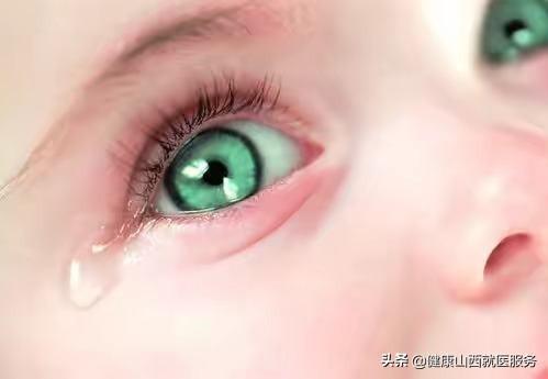 甜蜜妈妈|宝宝总是眼泪汪汪，还有眼屎，是上火了吗？