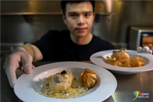 吃货咂舌的美食：泰国牛人脑洞大开 用鸡毛制作牛排